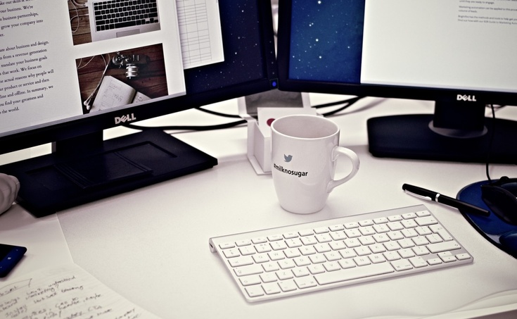 Redaktion Die 9 (Symbolbild) Symbolbild Computerarbeitsplatz